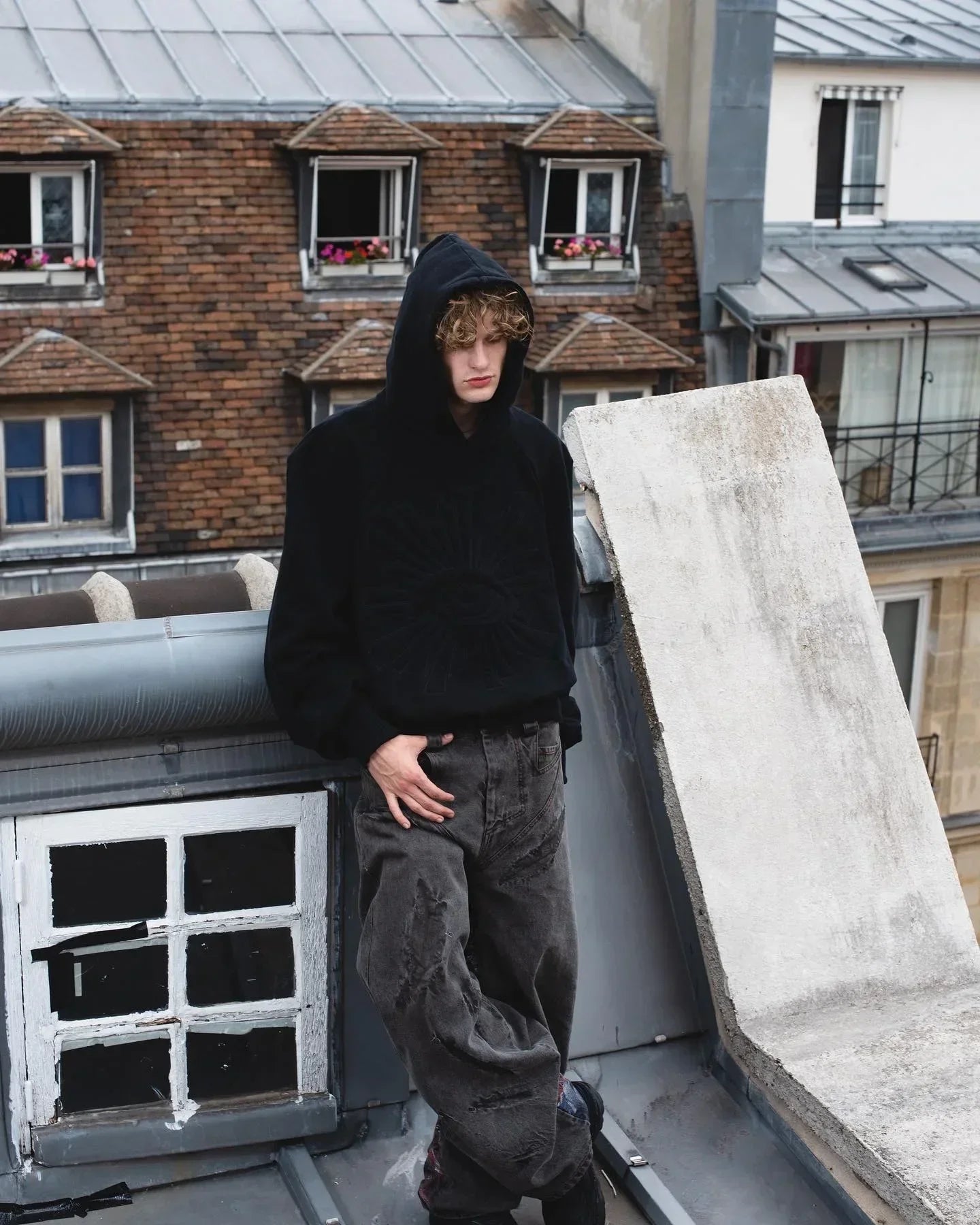 EYE EMBROIDED HOODIE
